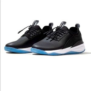 Clove brand healthcare worker kicks. Men’s size 9 1/2.